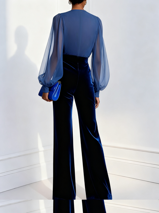 Combinaison en velours CIELDEMODE™ avec empiècements en résille et col en V – Bleue